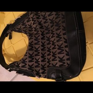 AuthenticVintage Dooney and Bourke showed a bad